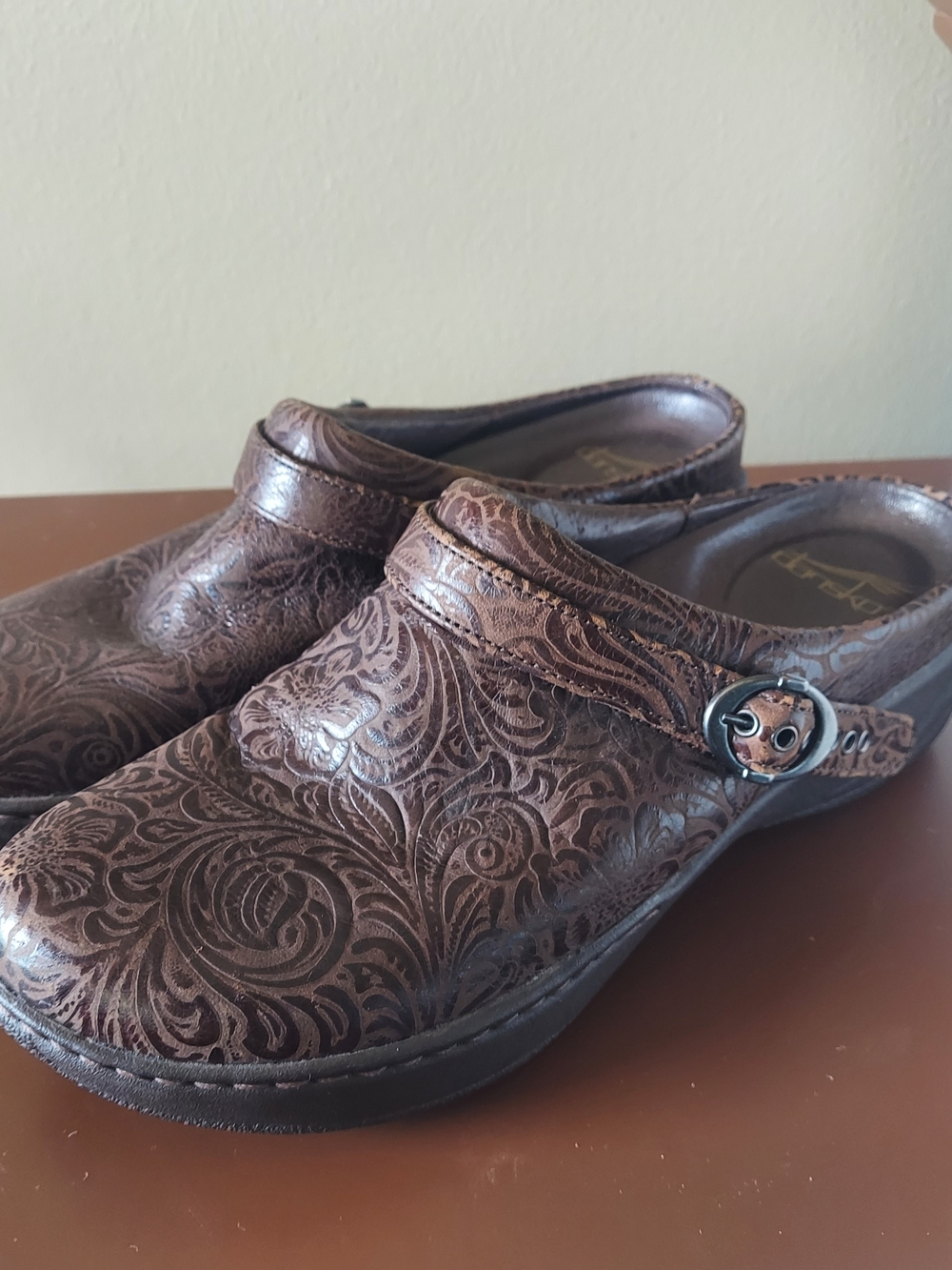 Dansko Brown Embossed Leather Clogs Size 8.5